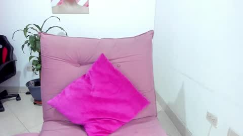 Snapshot of valeria_miller69 chatting on September 18, 1:53 pm valeria_miller69 online show from September 18, 1:53 pm