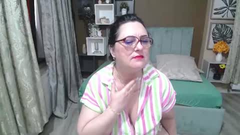 valeriasmiths online show from June 27, 6:36 am
