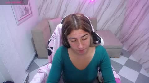 valerie_b online show from December 15, 3:13 am