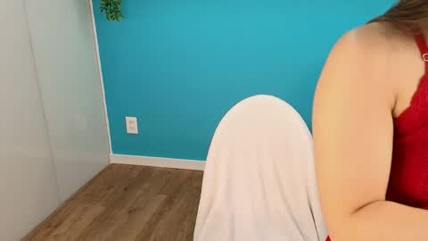 Valerie Lopez online show from May 19, 12:45 pm