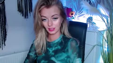 Valerie  online show from December 28, 5:23 am