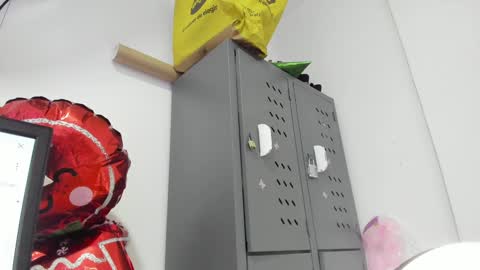 Snapshot of valerith_vega chatting on January 3, 11:35 am   online show from January 3, 11:35 am
