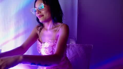 valkiry_ online show from November 23, 11:39 pm