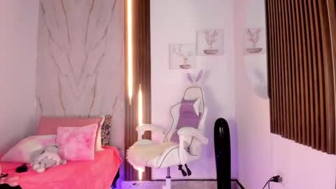 Vallolet Peach  online show from September 24, 11:09 am