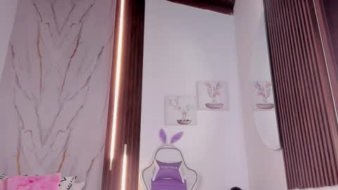 Vallolet Peach  online show from December 4, 11:56 am