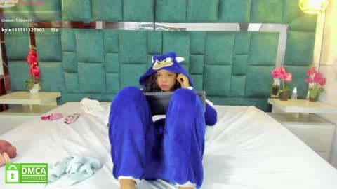 valtira nova online show from November 15, 7:15 pm