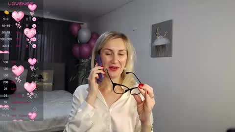 Vanessa  online show from March 5, 6:23 am