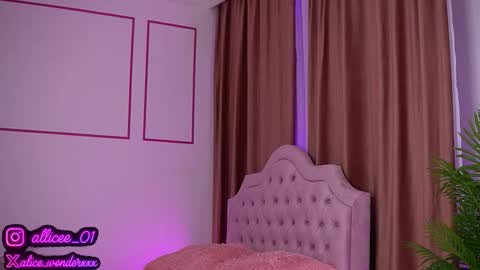 Vanessa Simon online show from September 24, 6:12 am