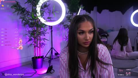 Vanessa Simon online show from January 19, 6:31 am