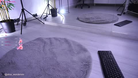 Vanessa Simon online show from January 21, 6:00 am