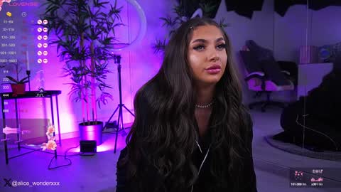 Vanessa Simon online show from January 14, 6:24 am