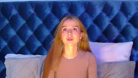 VanessaVienne online show from February 22, 4:41 pm