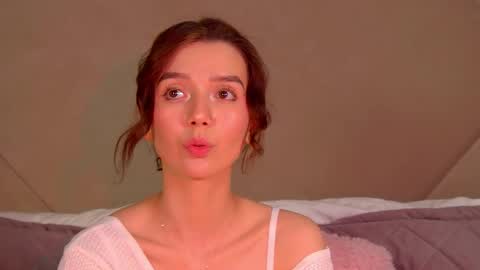 VanessaVienne online show from March 21, 4:45 pm