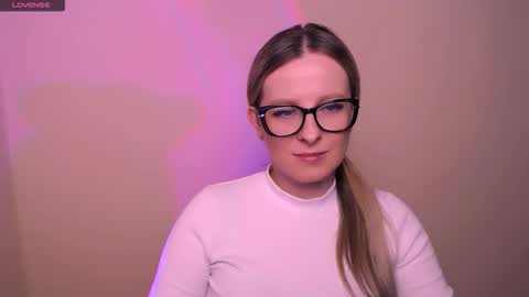 Mia online show from March 12, 5:59 pm