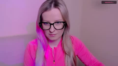 Mia online show from January 19, 8:43 am