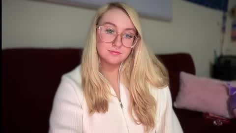 vanillapuddingpie online show from March 10, 12:40 am