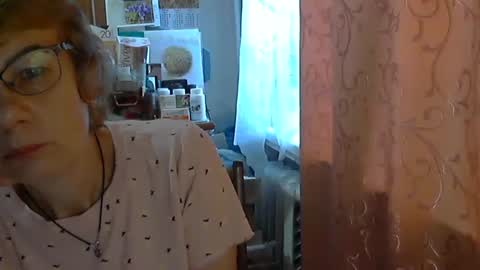 Vanillaxcreamy online show from December 5, 9:32 am