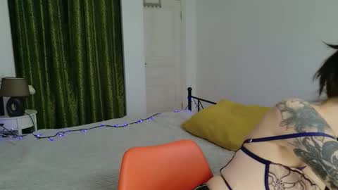 vaolietkat online show from March 24, 7:25 am