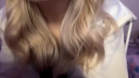 Monika online show from December 1, 3:04 pm