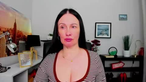 Snapshot of velvet_jasmine chatting on September 26, 6:44 am Jasmine online show from September 26, 6:44 am
