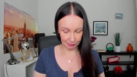 Snapshot of velvet_jasmine chatting on October 6, 5:24 am Jasmine online show from October 6, 5:24 am