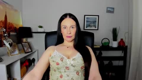 Snapshot of velvet_jasmine chatting on October 15, 6:27 am Jasmine online show from October 15, 6:27 am
