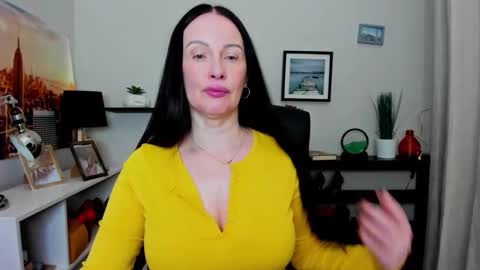Snapshot of velvet_jasmine chatting on October 14, 5:43 am Jasmine online show from October 14, 5:43 am