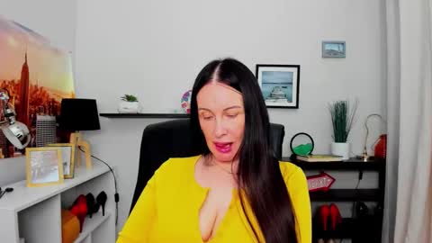 Snapshot of velvet_jasmine chatting on September 27, 7:37 am Jasmine online show from September 27, 7:37 am