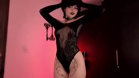 velvette online show from July 5, 8:58 pm