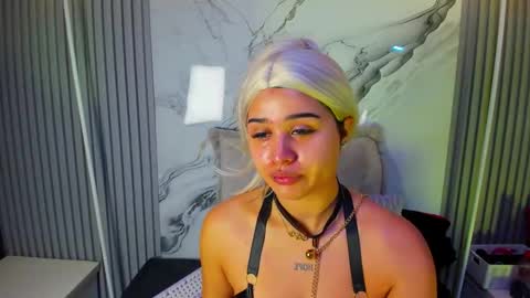 Venusowen  online show from April 22, 1:52 pm