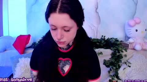 Snapshot of vergill_hella chatting on January 19, 6:31 am Sonya online show from January 19, 6:31 am