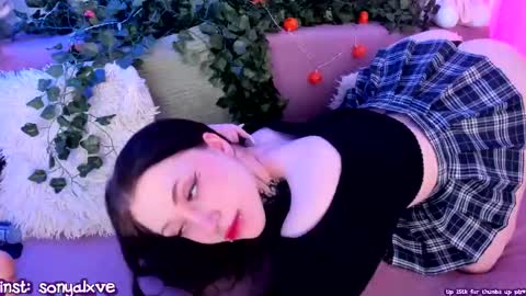 Snapshot of vergill_hella chatting on March 5, 6:33 am Sonya online show from March 5, 6:33 am
