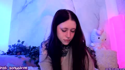 Snapshot of vergill_hella chatting on February 5, 6:24 am Sonya online show from February 5, 6:24 am