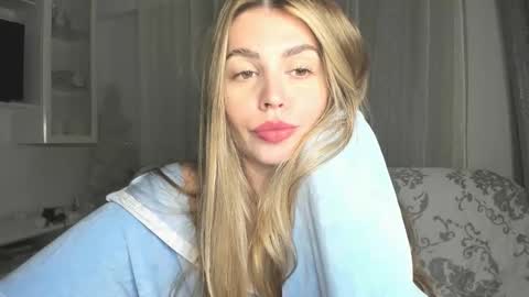 Lolitalolz online show from February 10, 8:45 pm