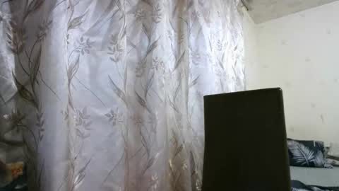 Snapshot of veronika_xi chatting on October 16, 7:33 am veronika_xi online show from October 16, 7:33 am
