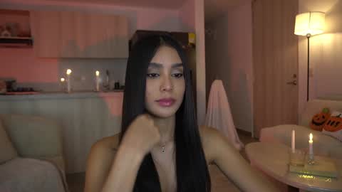 Snapshot of veroniqe_lounge chatting on October 20, 2:36 am V A L help me reach 100likes online show from October 20, 2:36 am