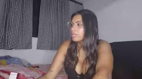 vickyhm22 online show from September 19, 6:56 am