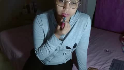 VICKY online show from May 15, 11:51 pm