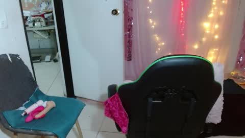 VICKY online show from November 16, 2:24 am