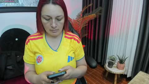 victoriapaker online show from June 1, 12:51 pm