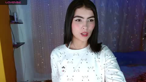 Snapshot of victoriia_henao_ chatting on February 16, 2:33 am victoriia_henao_ online show from February 16, 2:33 am