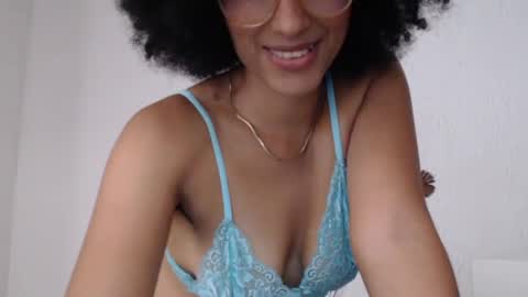 viiolettaaa online show from July 1, 10:31 pm