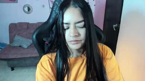 Snapshot of vio_let_ chatting on October 20, 7:55 am Daniela online show from October 20, 7:55 am