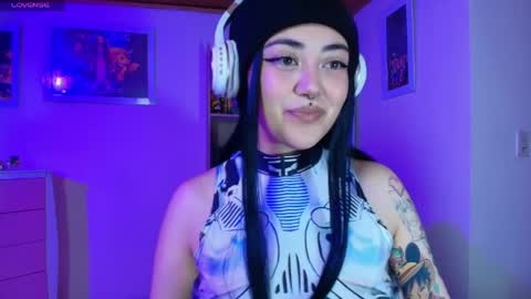 violet online show from April 15, 2:45 am