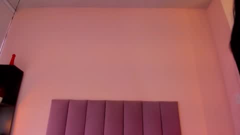 violet online show from December 16, 1:06 pm