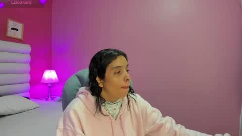 violet_sinclair online show from April 28, 11:36 am