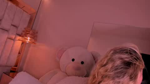 Violeta  online show from November 24, 11:12 am