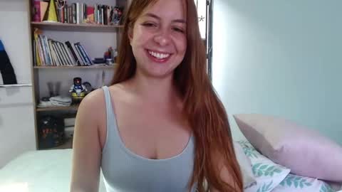 Snapshot of violeta_peter69 chatting on October 19, 7:49 pm Violeta Peter online show from October 19, 7:49 pm