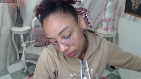 violeth_b online show from December 13, 12:50 pm