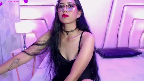 Snapshot of violetpons chatting on October 28, 8:14 pm violetpons online show from October 28, 8:14 pm